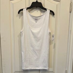 NWT GAP Women's Classic White Tank Top in size M petite
